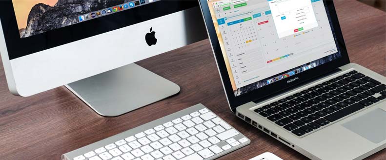 Computador e laptop com ferramentas de automação de produtividade.