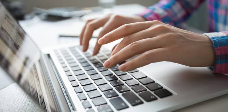 Flesch Reading Ease Pessoa digitando