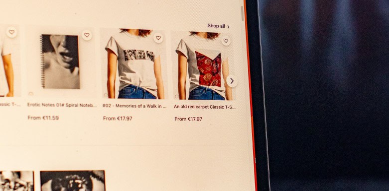 Canonical Produtos de uma loja de roupa sendo exibidos num site.