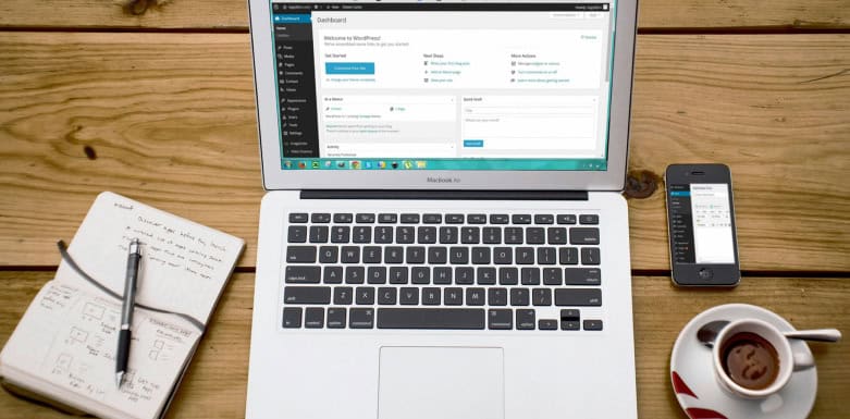 Permalink Computador aberto em editor do WordPress.