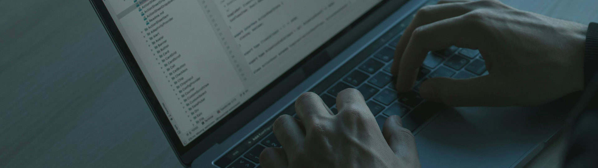 Qual é o impacto da hospedagem e do servidor na performance do site?