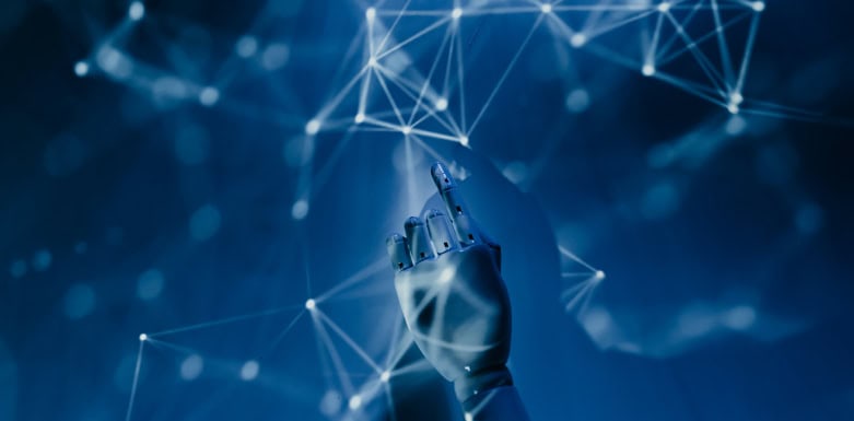 Google IA Overview: o que muda para as estratégias de SEO? Imagem de mão de robô