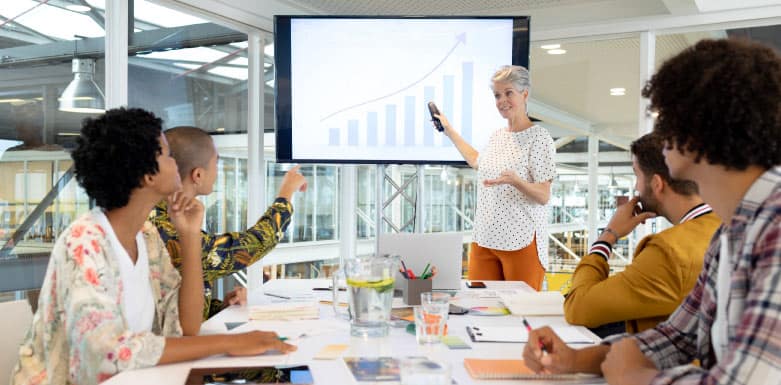 SEO Enterprise: estratégias avançadas para grandes empresas Imagem de reunião de pessoas