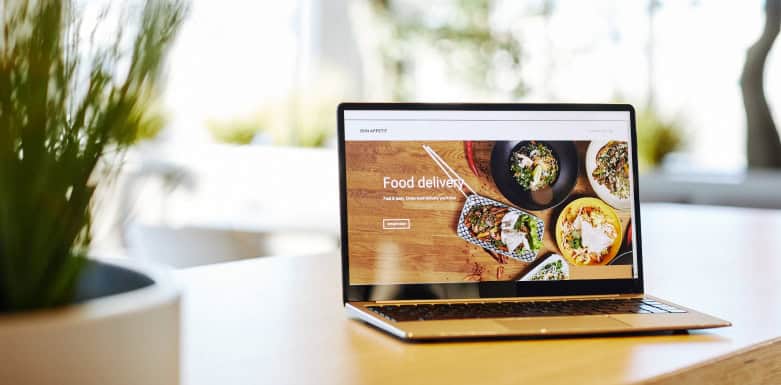 Exemplos de landing page: entenda a sua importância para a conversão Imagem de computador aberto