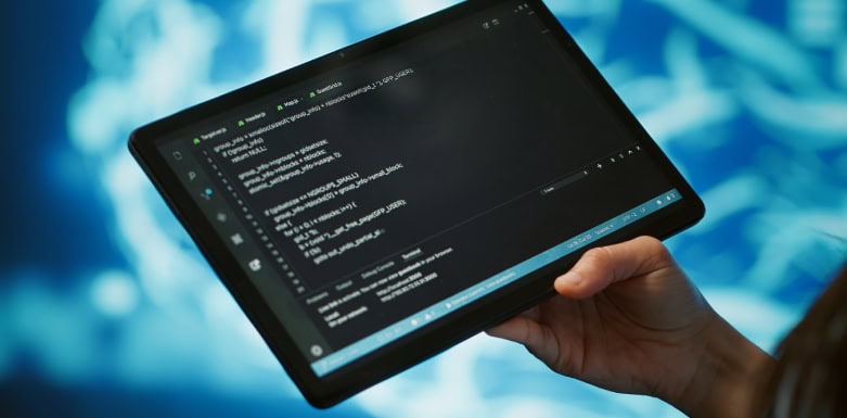 O que é JSON? Guia sobre a estrutura de dados para a web Imagem de tela com código
