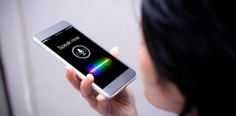 Voice Search Optimization: como melhorar a visibilidade do seu site Imagem de comando por voz